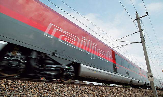 Mit dem railjet nach Prag soll ab 2014 im Zweistundentakt möglich sein.