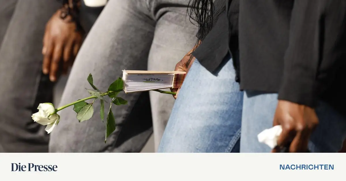 Wie-die-Dreiersch-tzengasse-in-Graz-den-Amoklauf-verarbeitet-premium-