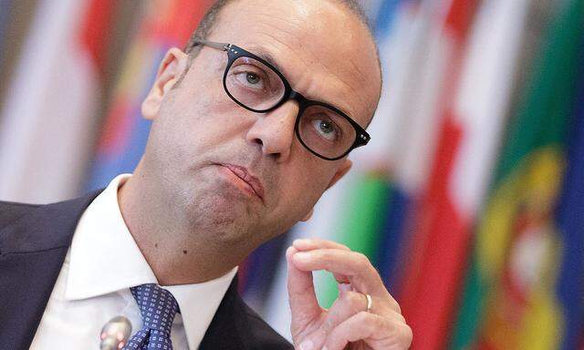 Der italienische Außenminister Angelino Alfano hofft auf mehr EU-Unterstützung für Italien.