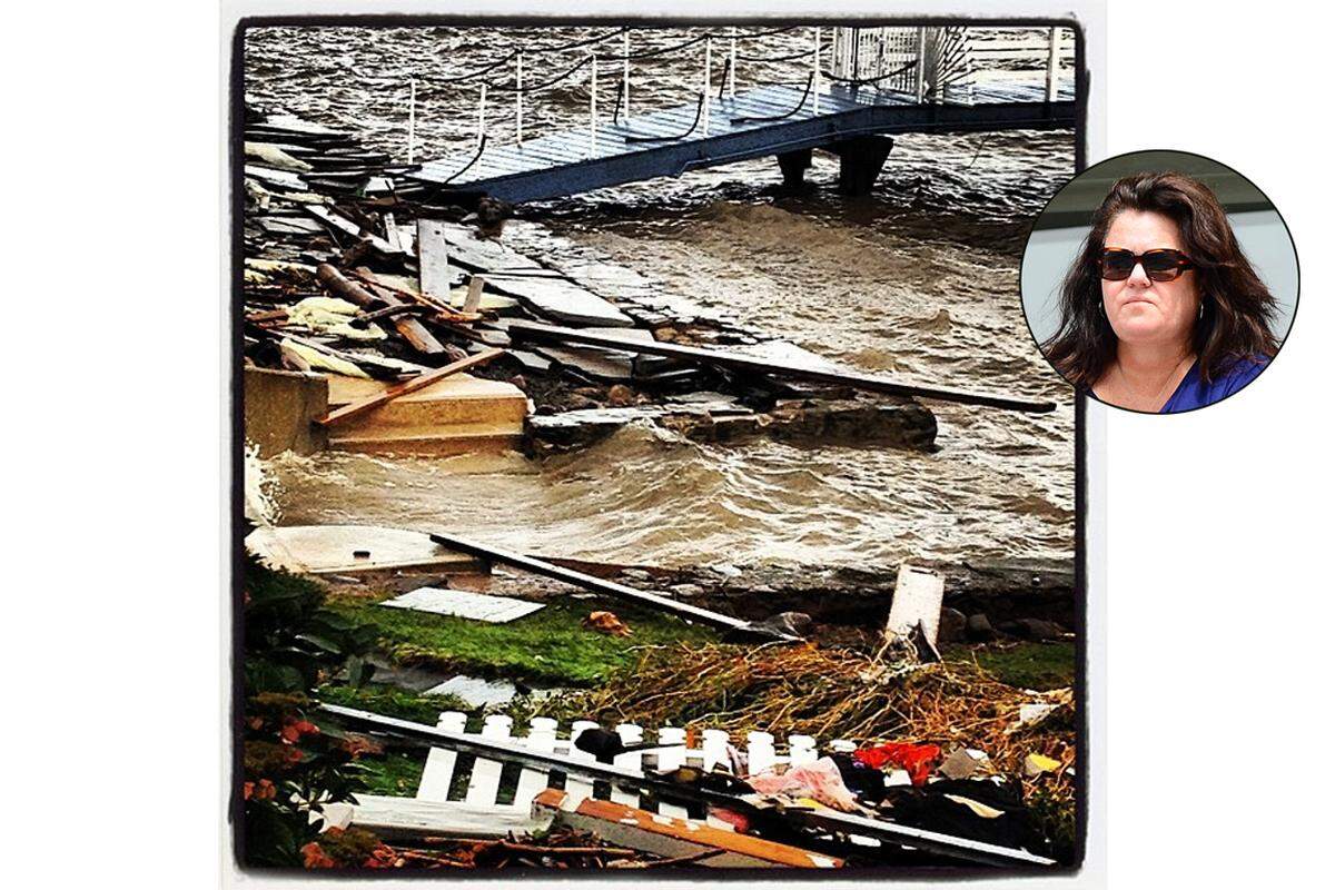 Rosie O'Donnell tweetete aus ihrem New Yorker Haus: "Ok, ich habe noch nie so einen Sturm gesehen ... das ist verrückt." Allen gehe es gut, schrieb sie weiter, nur der Bootssteg habe "Sandy" nicht überlebt.