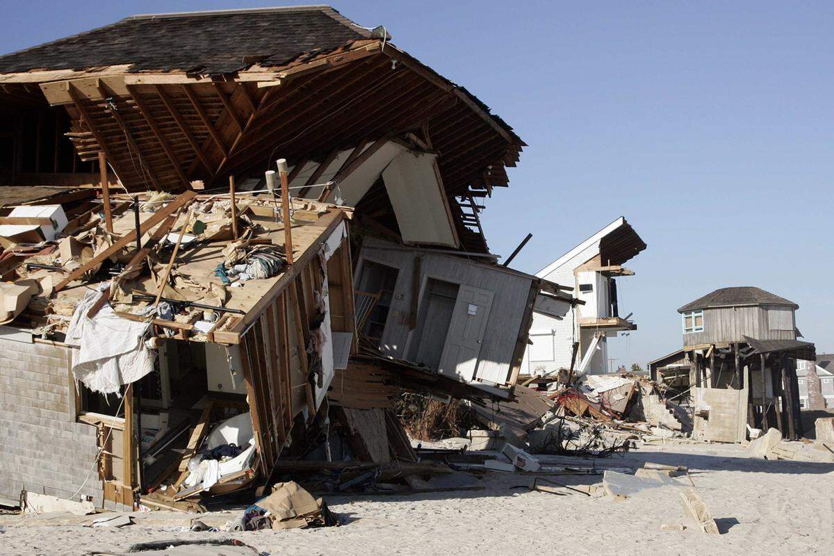 Auch einen Monat nachdem Sturm "Sandy" über den Osten der USA hinweggefegt ist, zeigt sich noch ein Bild der Zerstörung. Manche haben alles in den Fluten der vom Sturm angeheizten Wellen verloren.