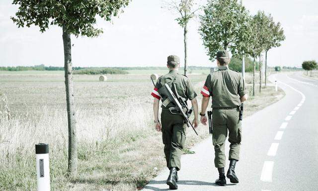 Soldaten an der österreichisch-ungarischen Grenze, 2008.
