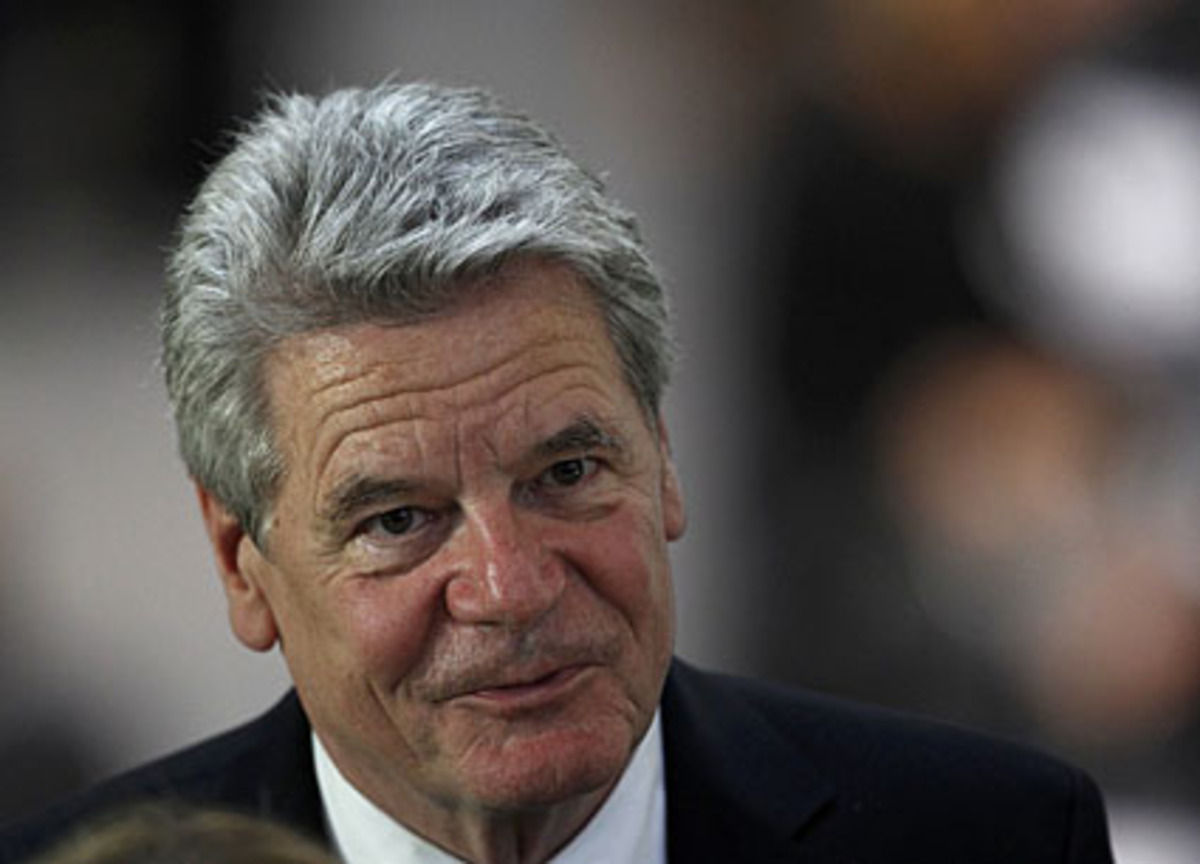 "Das ist ein Geschenk für unser Land." Wahl-Verlierer Joachim Gauck zeigte sich davon überzeugt, dass Wulff ein gutes Staatsoberhaupt werde. Der CDU-Politiker sei ein junger Mann, der großes Entwicklungspotenzial habe.