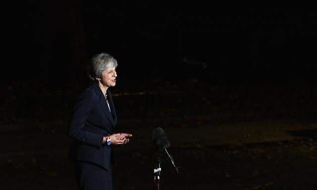 Nach der Sondersitzung in London war Premierministerin May Mittwochabend vor die Kameras getreten.