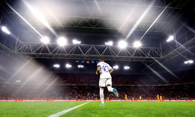 Schaulaufen im Rampenlicht: Frankreichs Kylian Mbappé ist der Trumpf im Titelrennen. 