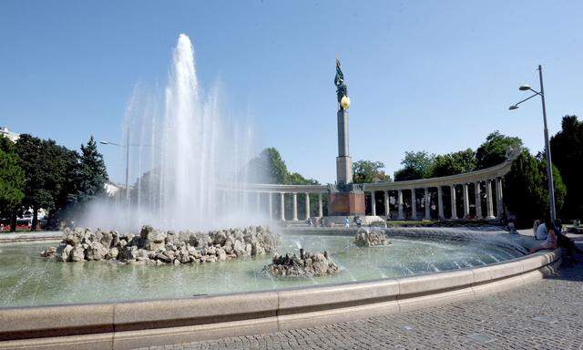 Archivbild vom "Denkmal zu Ehren der Soldaten der Sowjetarmee" auf dem Wiener Schwarzenbergplatz.