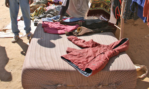 Viele getragene Kleidungsstücke landen irgendwann einmal in Afrika.