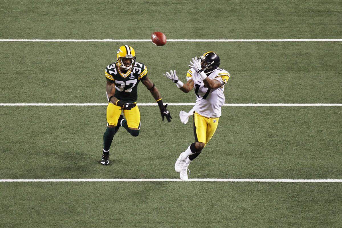 Doch die Steelers kämpften weiter um ihre Chance: Roethlisberger suchte und fand Mike Wallace - Touchdown.
