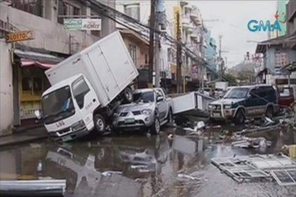 "Haiyan" war mit Windgeschwindigkeiten bis zu 300 Kilometern in der Stunde einer der gewaltigsten Taifune, die je Land erreicht haben.