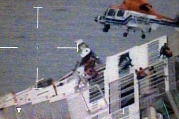 Medienberichten zufolge waren bis 18 Hubschrauber im Rettungseinsatz.
