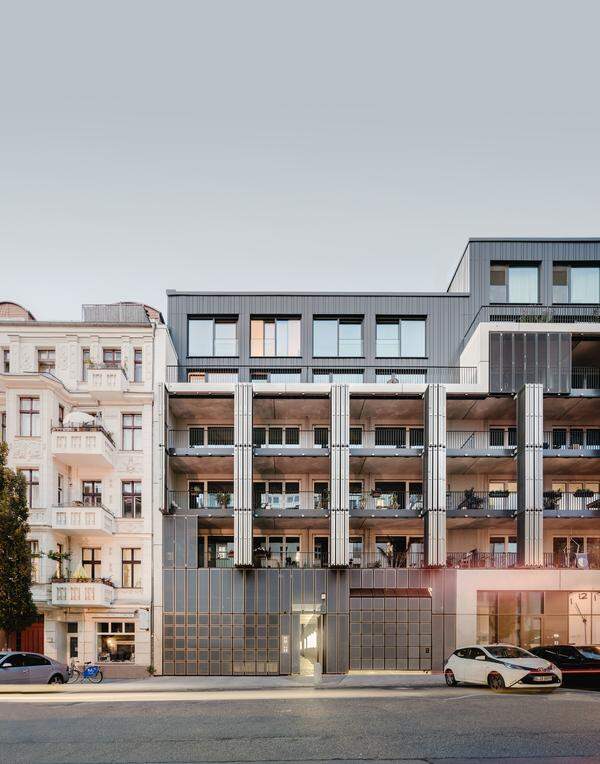 Deutscher Finalist: pa1925 | Construction of four residential buildings with a commercial unit.