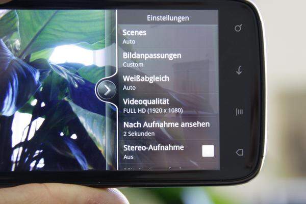 Bei der Kamera setzt HTC auf 8 Megapixel. Videos sind in 1080p möglich, können aber natürlich nicht mit den Ergebnissen höherwertiget Videokameras mithalten. Mit Touch-Autofokus und Dual-LED-Blitz bietet das Sensation aber eine solide Ausstattung.