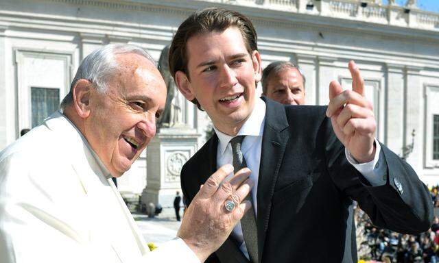 Im April 2015 traf Kurz, damals noch Außenminister, den Papst bereits einmal – und zeigte sich beeindruckt von der „Aura des Heiligen Vaters“.