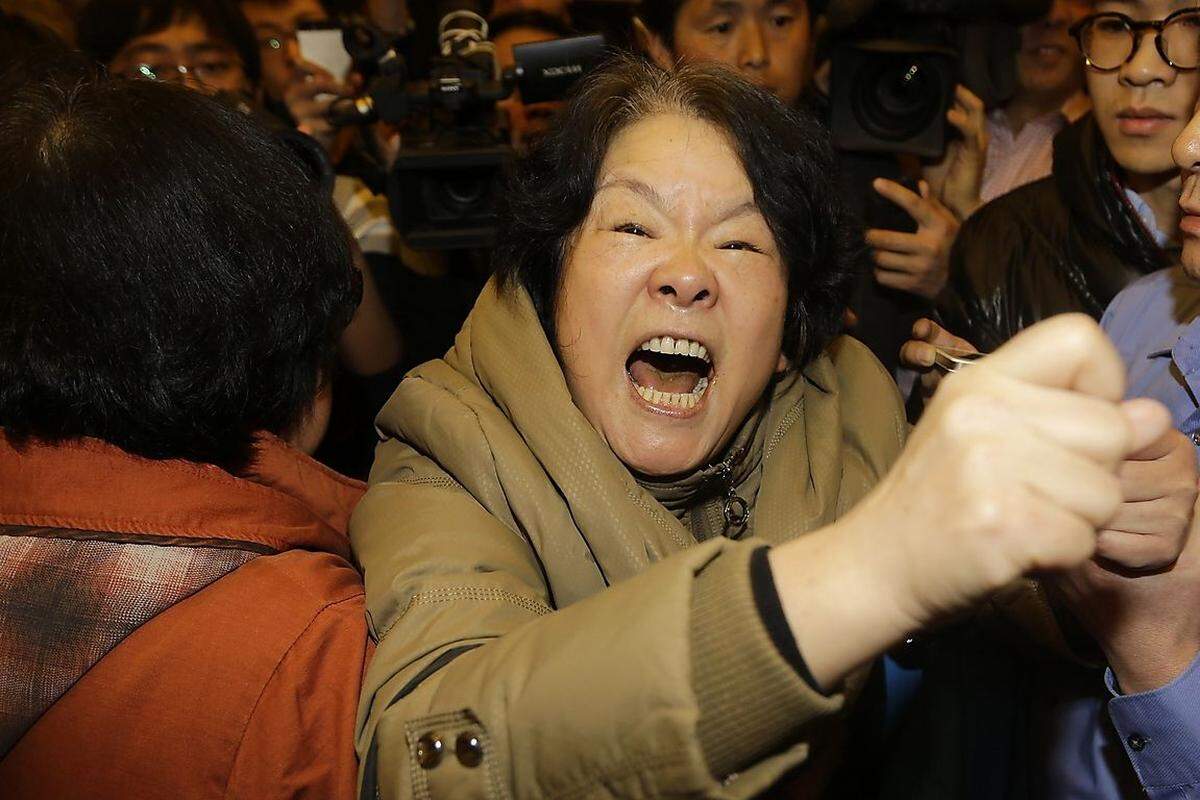 Die Wut richtete sich auch gegen die Journalisten, denen sie im Pekinger Lido hotel permanent ausgesetzt waren.