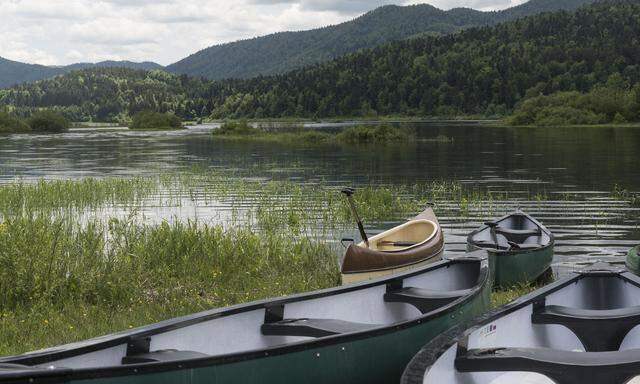 Kanu fahren, Radtouren, wandern: Beim Cerknica-See erfreut man sich der Natur.