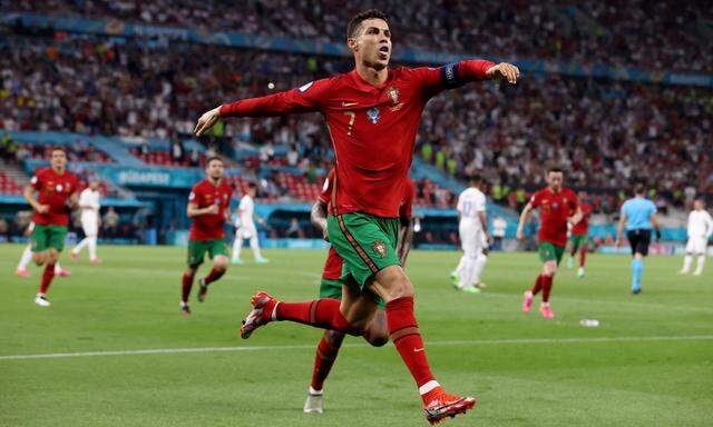 109 Länderspieltore hat Cristiano Ronaldo seit Mittwoch. Trifft er gegen Belgien zum 110. Mal, würde er den Iraner Ali Daei hinter sich lassen und zum alleinigen Weltrekordhalter aufsteigen.