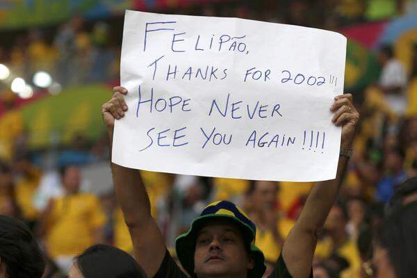 Auf Sympathie bei den Fans darf Teamchef Luiz Felipe Scolari nicht mehr hoffen. Seine Tage scheinen gezählt.