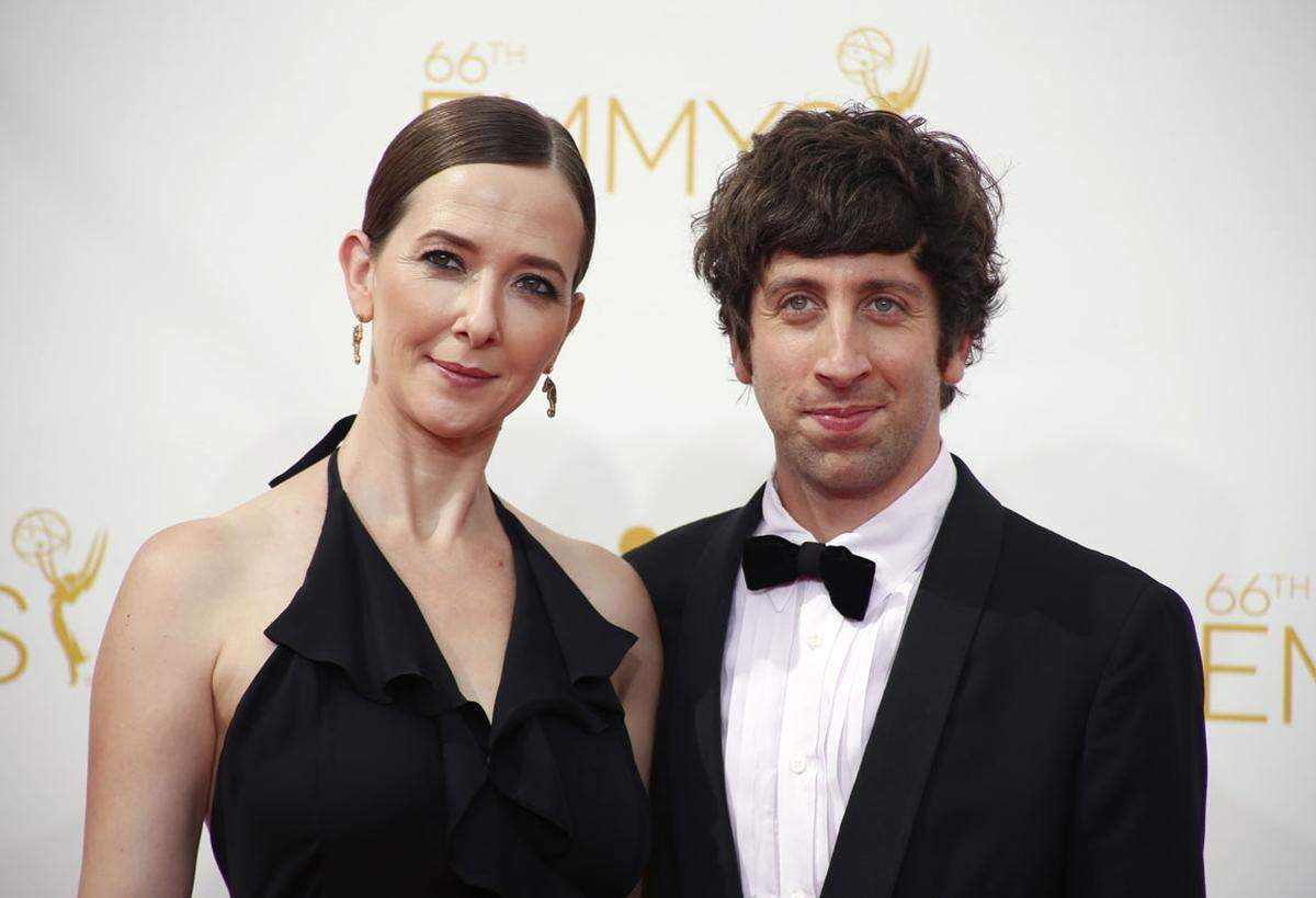 Simon Helberg alias "Howard" (hier mit seiner Frau Jocelyn Towne) über 22,5 Millionen ...