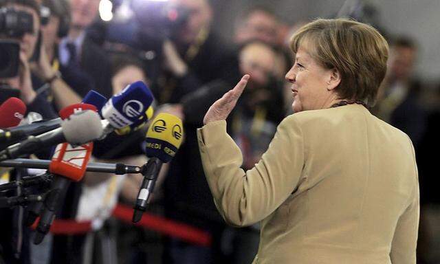 Angela Merkel hat beim EU-Ost-Gipfel in Riga an mehreren Fronten zu vermitteln.