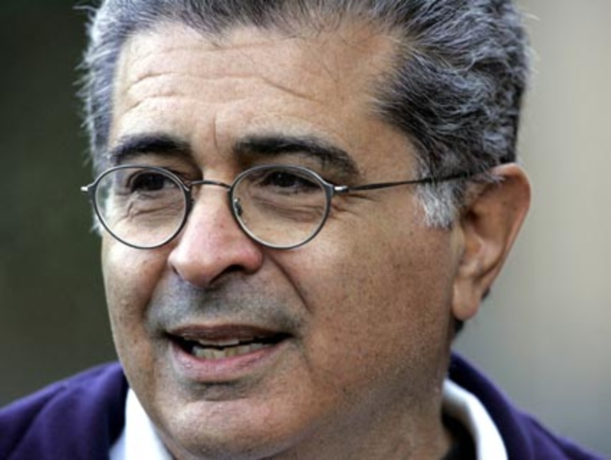 Terry Semel war von 2001 bis Juni 2007 Geschäftsführer von "Yahoo! Incorporated". In diesen sechs Jahren verdiente er zusammengerechnet 489 Millionen Dollar, was ihn auf Platz 8 rückt.
