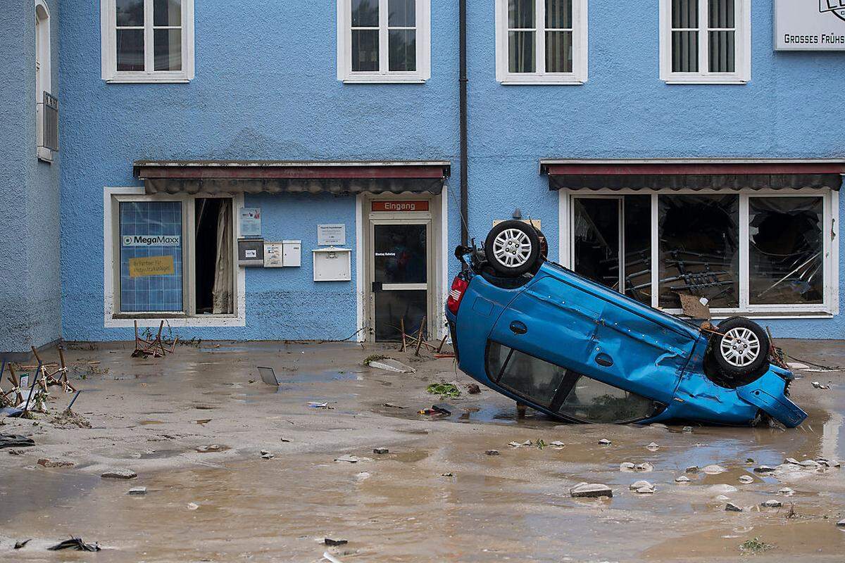 Am Donnerstag rechnen Meteorologen erneut mit starken Niederschlägen. Auch in der bisher betroffenen Region und weiteren Gebieten in Südbayern könnten binnen zwölf Stunden wieder bis zu 30 Liter pro Quadratmeter zusammenkommen. Auch für den Westen und Norden Deutschlands sind heftige Unwetter angesagt.