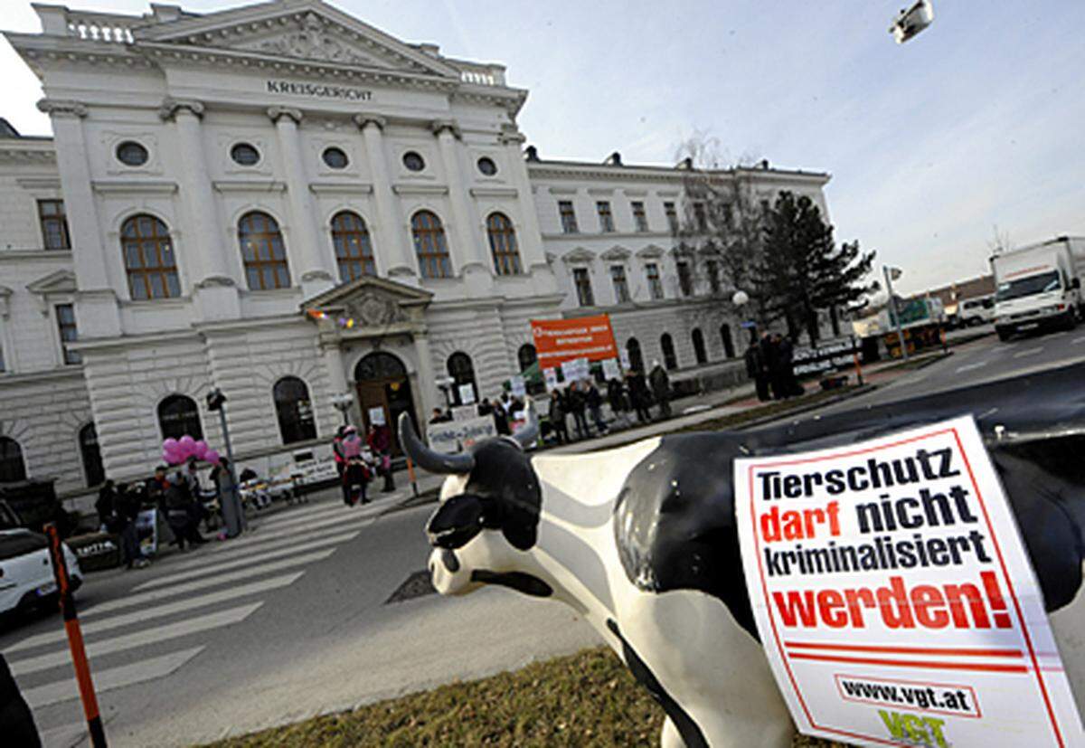 Vor dem Gericht gab es mehrere Kundgebungen.