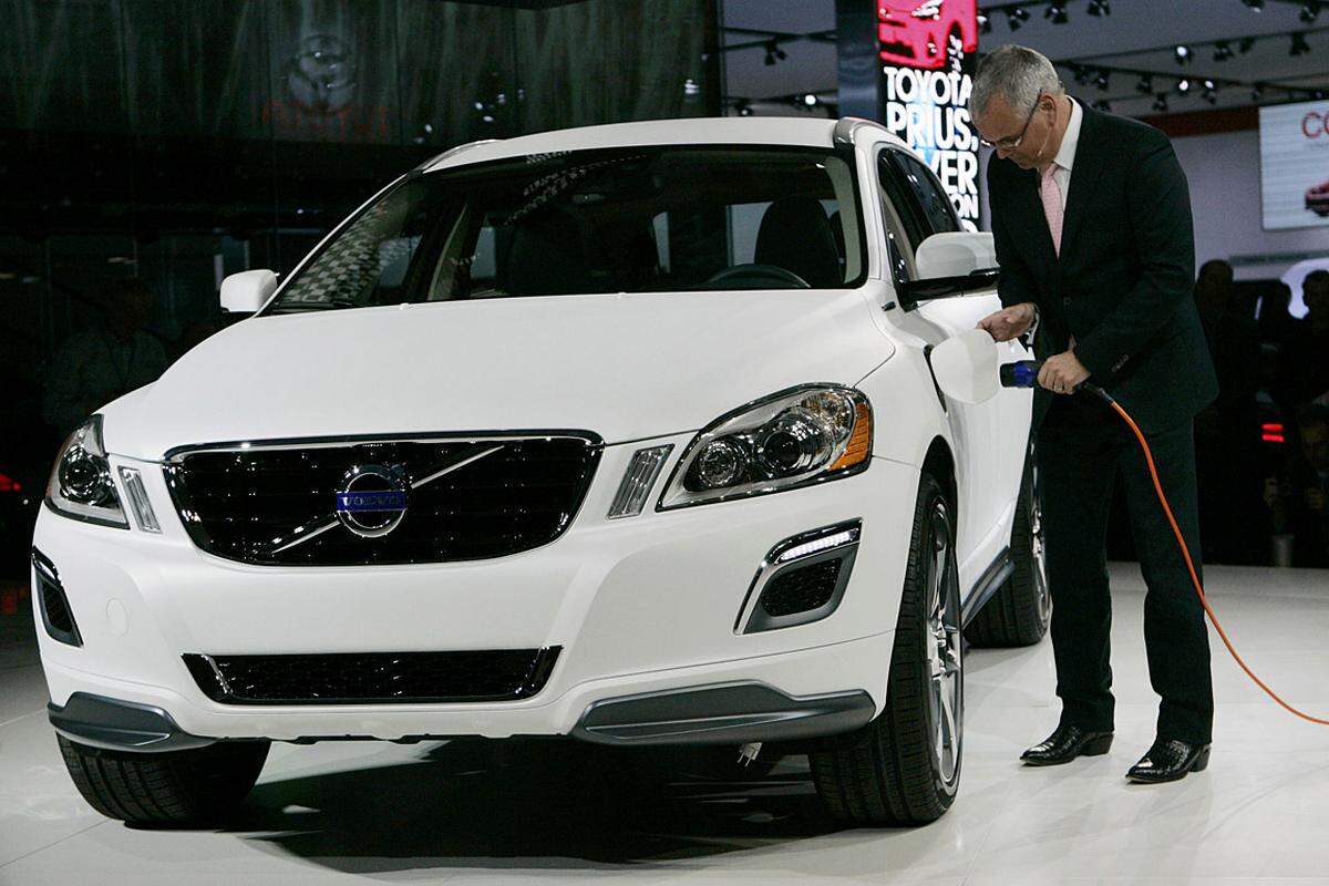 Volvo steckt seine Autos wieder an. Noch heuer bringen die Schweden im V60 einen Plug-In-Diesel-Hybrid auf den Markt. In Detroit ziegen sie das System im SUV XC60.