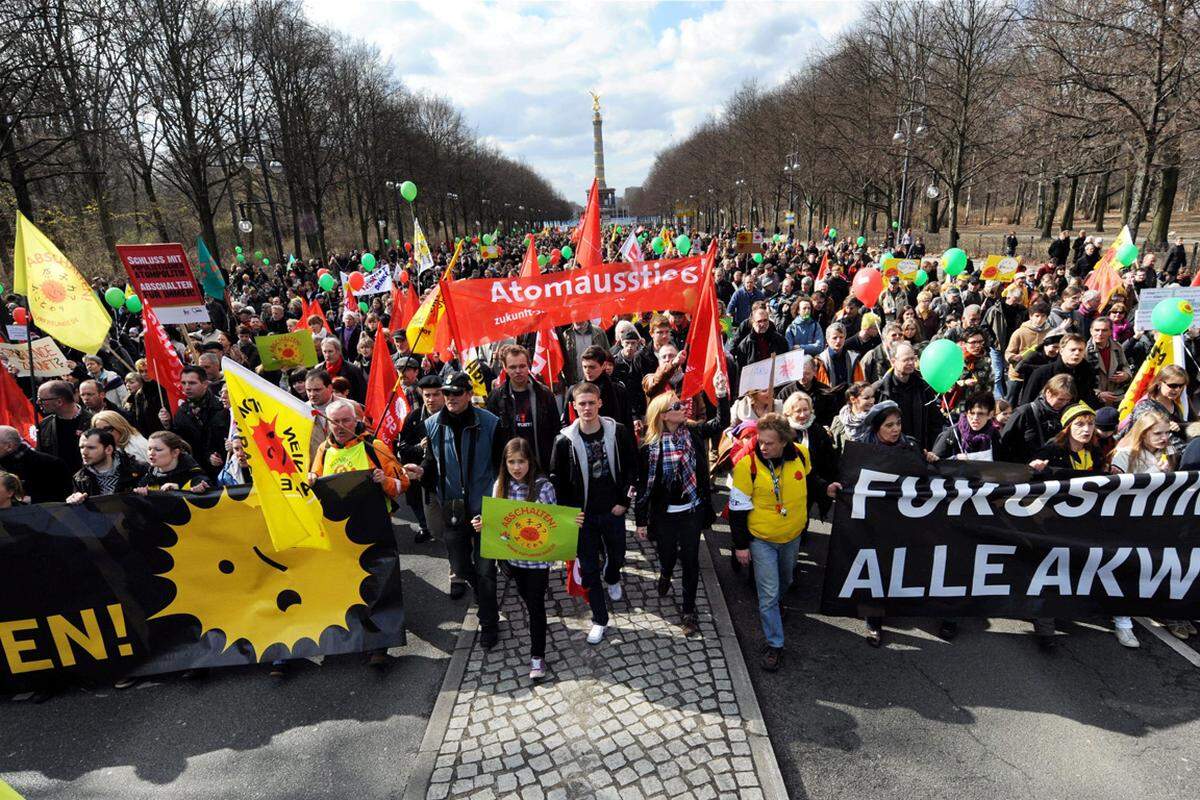 Der Vorsitzende des Deutschen Gewerkschaftsbundes (DGB), Michael Sommer, forderte in seiner Rede auf der Kundgebung in Berlin, die "Uralt-Atomkraftwerke" in Deutschland müssten dauerhaft abgeschaltet werden.