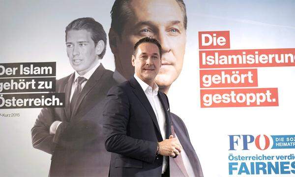 Kanzler Christian Kern, Ex-Kanzler Alfred Gusenbauer und ÖVP-Chef Sebastian Kurz sind Motive der zweiten Plakatwelle der FPÖ. Ihnen, als "dunkle Seite der Macht", wird FPÖ-Chef Heinz-Christian Strache als "die Hoffnung" gegenübergestellt. Auf einem Plakat etwa zitieren die Freiheitlichen den roten Wahlslogan "Hol dir, was dir zusteht", auf einem anderem wird Kurz' Aussage "Der Islam gehört zu Österreich" die Forderung "Die Islamisierung gehört gestoppt" entgegengehalten.