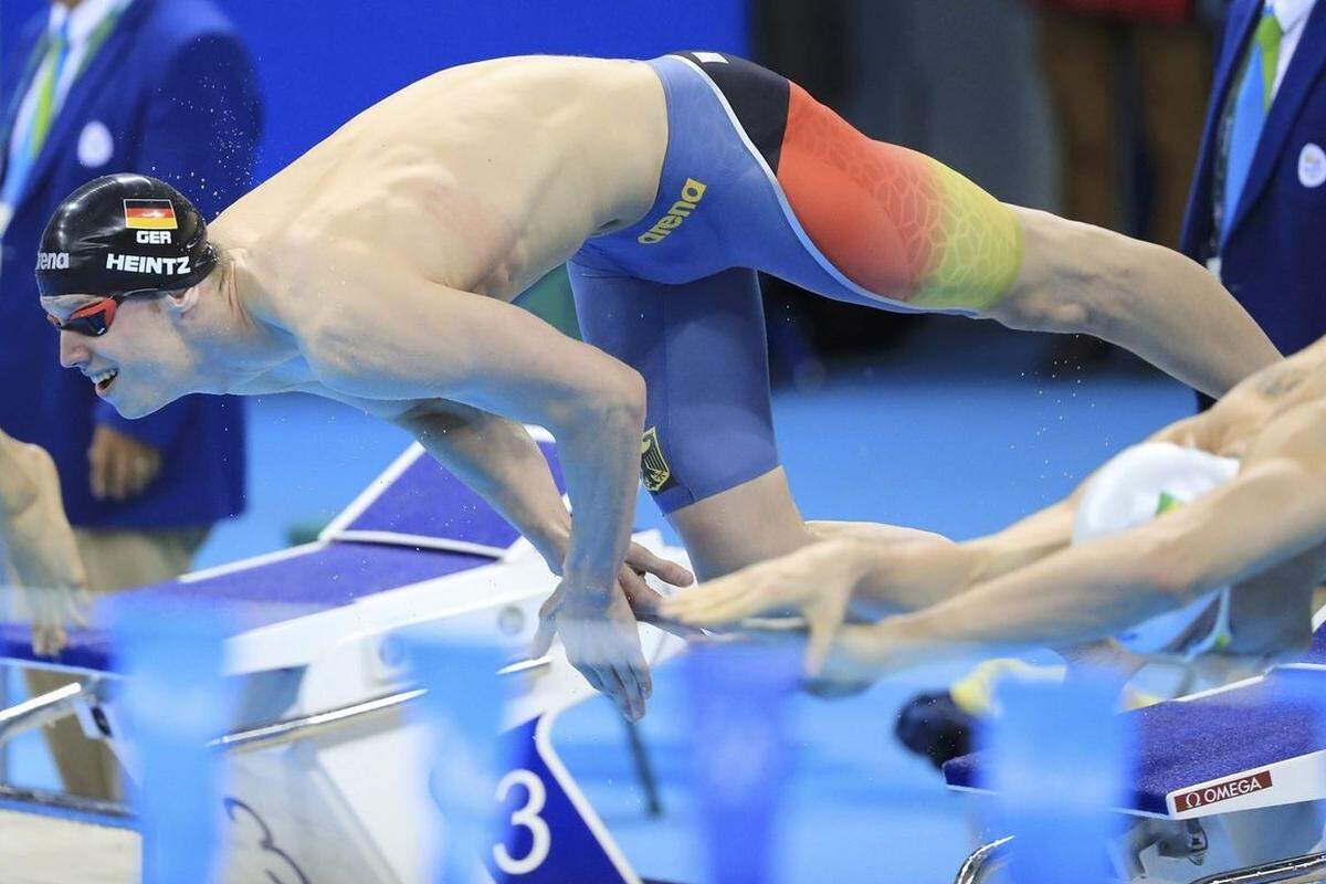 Die "Jammers", die eng anliegenden Shorts der Schwimmer, werden mittlerweile gerne in Landesfarben getragen, etwa von den Ungarn und Deutschen.