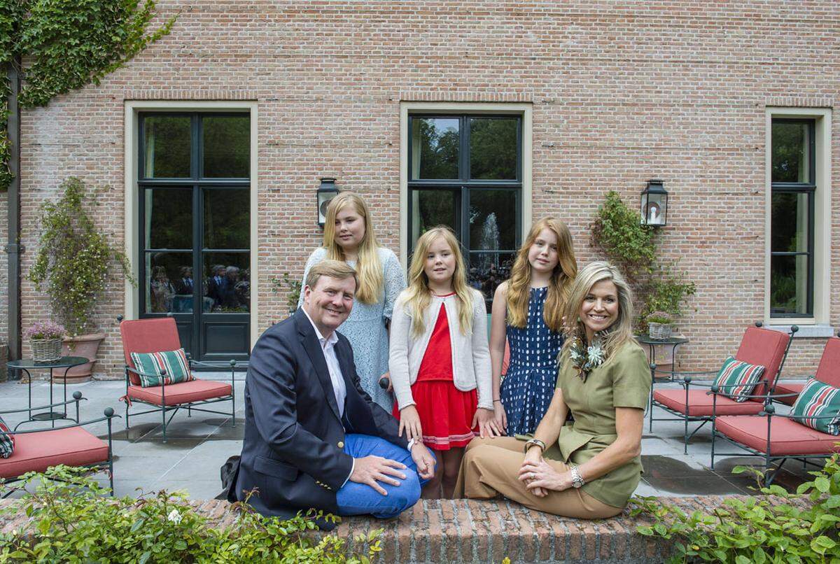 Die niederländische Königsfamilie präsentierte sich Anfang Juli den Fotografen zum traditionellen Familienfoto zu Beginn der Sommerferien. Wo die Familie die Ferien verbringt, wurde nicht mitgeteilt. 