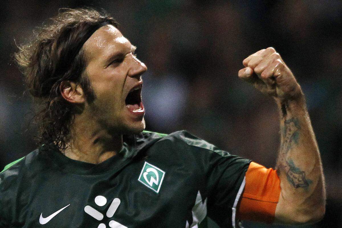 Den Spitznamen "Lutscher" kann Torsten Frings gar nicht mehr so gerne leiden. Zu verdanken hat er ihn seinem Ex-Teamkollegen bei Werder Bremen, Andreas Herzog. Der Österreicher empfand den Jungspund als ein wenig zu frech. Auch wenn die meisten Werder-Spieler das alpenländische Schimpfwort nicht verstanden, an Frings blieb es dennoch haften.