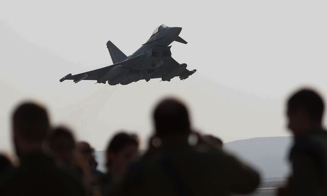 2003 wurden die Eurofighter angekauft, die Diskussion darüber hält immer noch an.