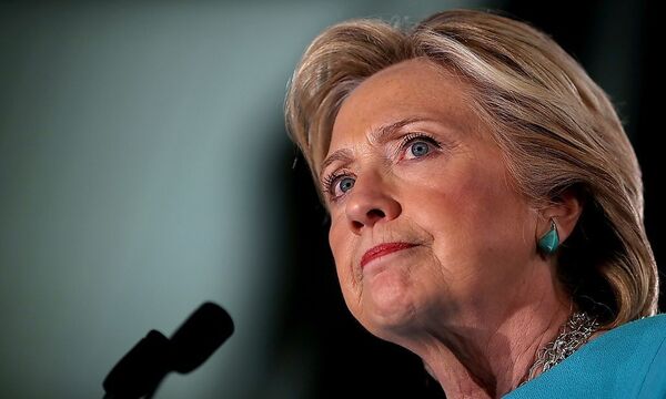 Die E-Mail-Affäre hatte sie den ganzen Wahlkampf über verfolgt.