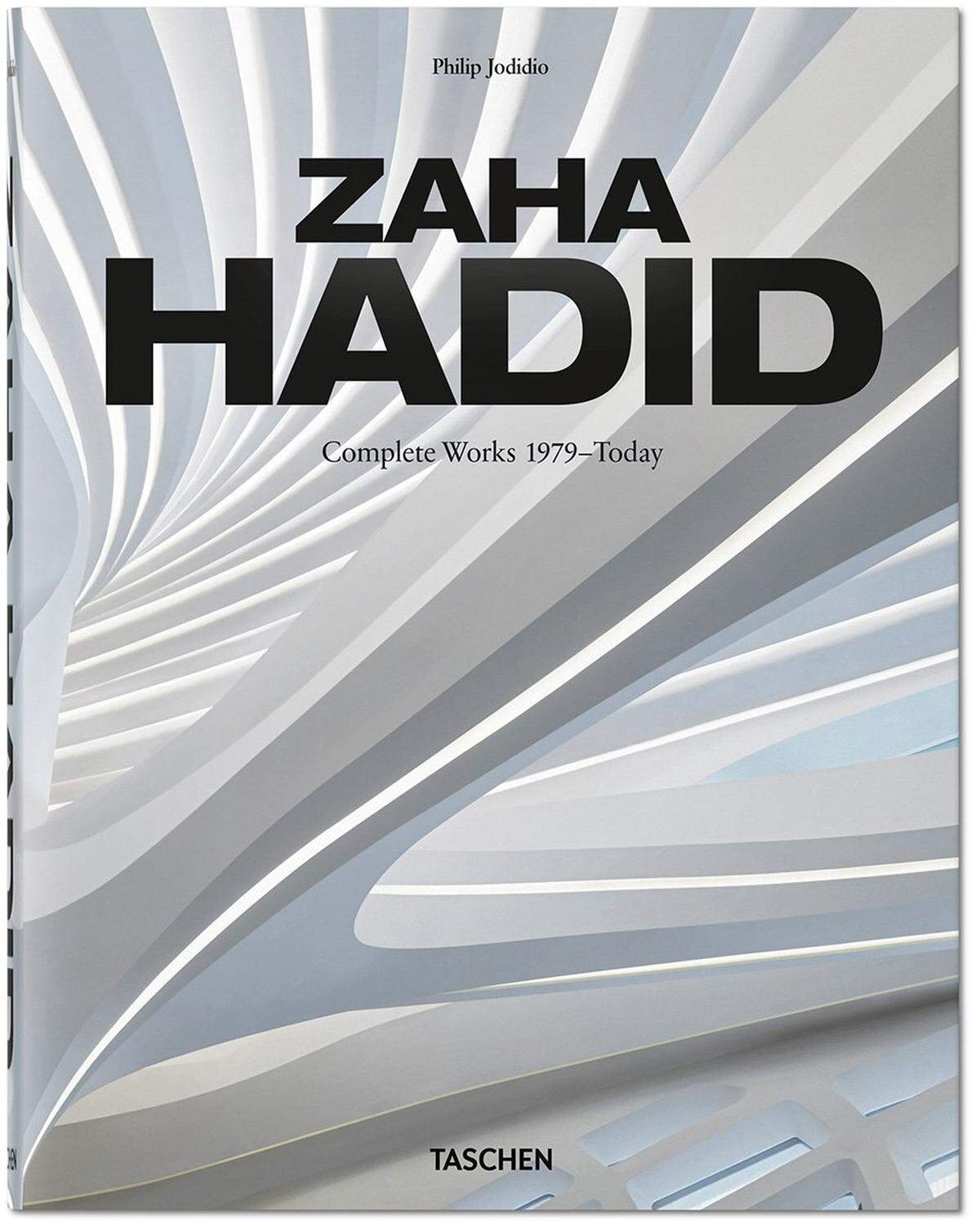 Dies waren nur einige Beispiele dafür, wie Zaha Hadid auch noch nach ihrem Tod der Welt ihren Stempel aufdrückt. Weitere Bauten gibt es hier zu sehen oder ab Ende März im neuen Werk aus dem Taschen-Verlag. Zaha Hadid. Complete Works 1979–Today. 2020 Edition, Philip Jodidio, Hardcover, 672 Seiten, € 50.