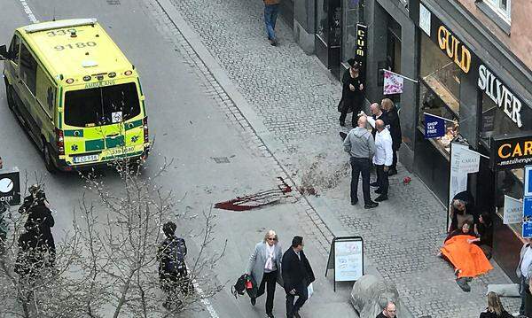 Die Stockholmer Polizei bestätigte vier Todesopfer. Ein Verdächtiger wurde festgenommen.