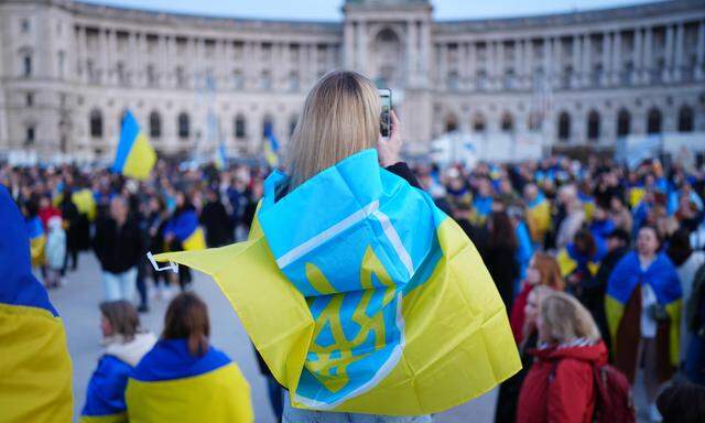 Die Demonstration „Marsch des Lichts“ anlässlich des zweiten Jahrestags des Überfalls Russlands auf die Ukraine am Samstag in Wien.