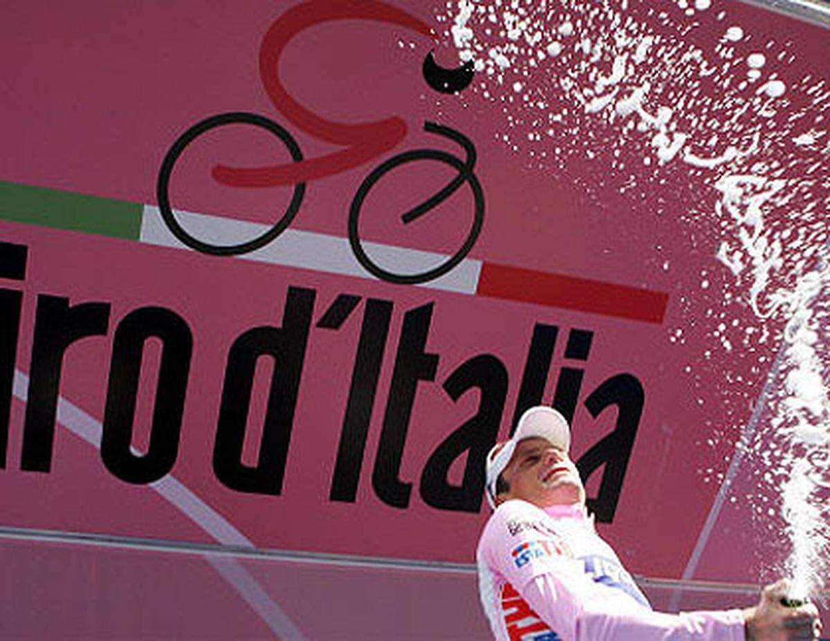 3. Juni: Danilo di Luca gewinnt den Giro d'Italia. Nach 21 Etappen lässt der Klassiker-Spezialist den Luxemburger Andy Schleck 1:55 Minuten hinter sich. Rang drei geht mit Eddy Mazzoleni ebenfalls an das Veranstalterland. Die 90. Italien-Rundfahrt geht ohne österreichische Beteiligung über die Bühne. 