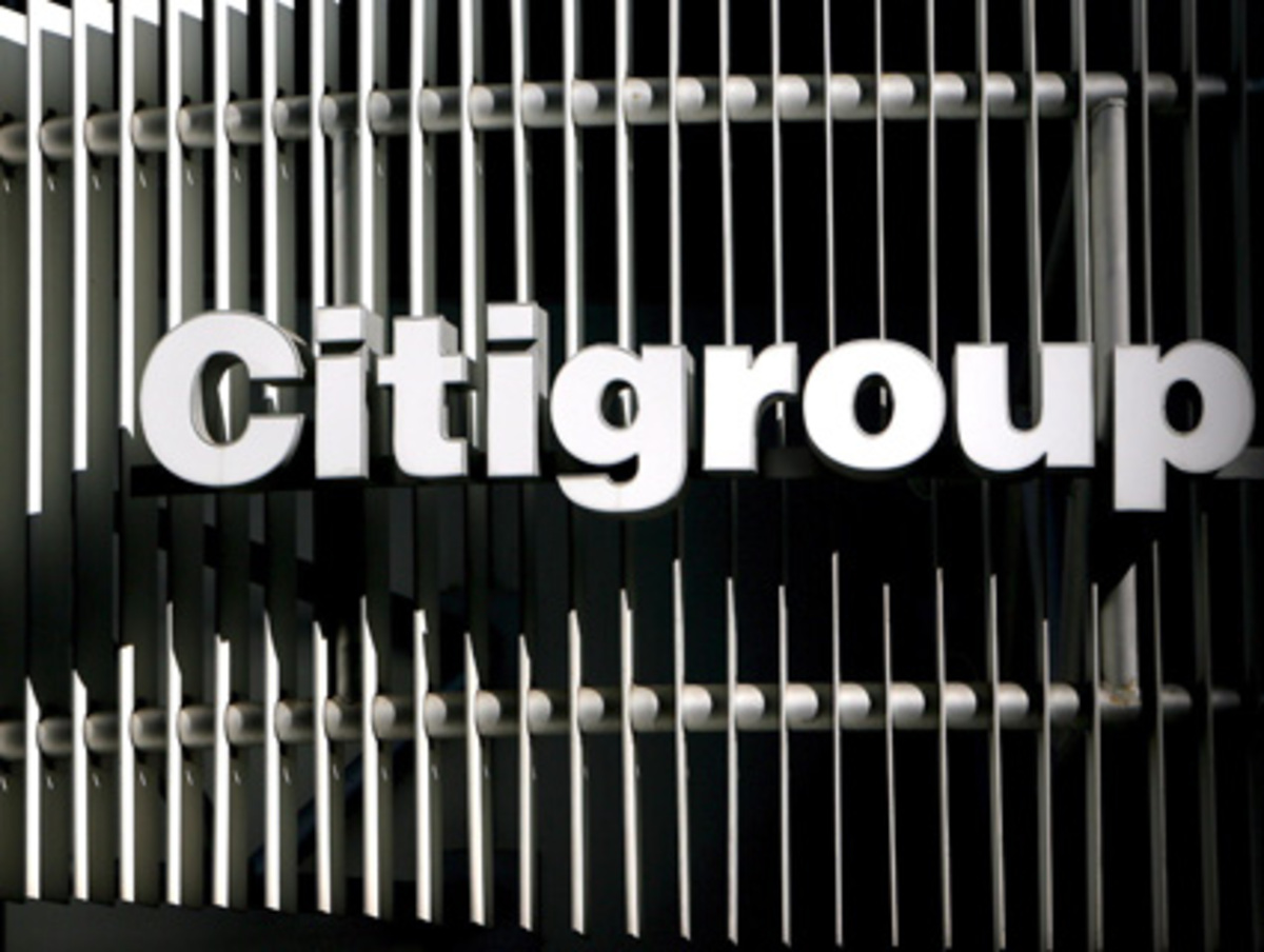 Die einst weltgrößte Bank streicht etwa 75.000 ihrer konzernweit gut 300.000 Jobs zusammen, um wieder auf die Beine zu kommen.