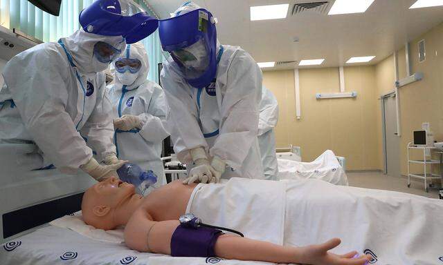 MOSCOW, RUSSIA - APRIL 17, 2020: Employees in a new infectious diseases hospital for COVID-19 coronavirus patients in t