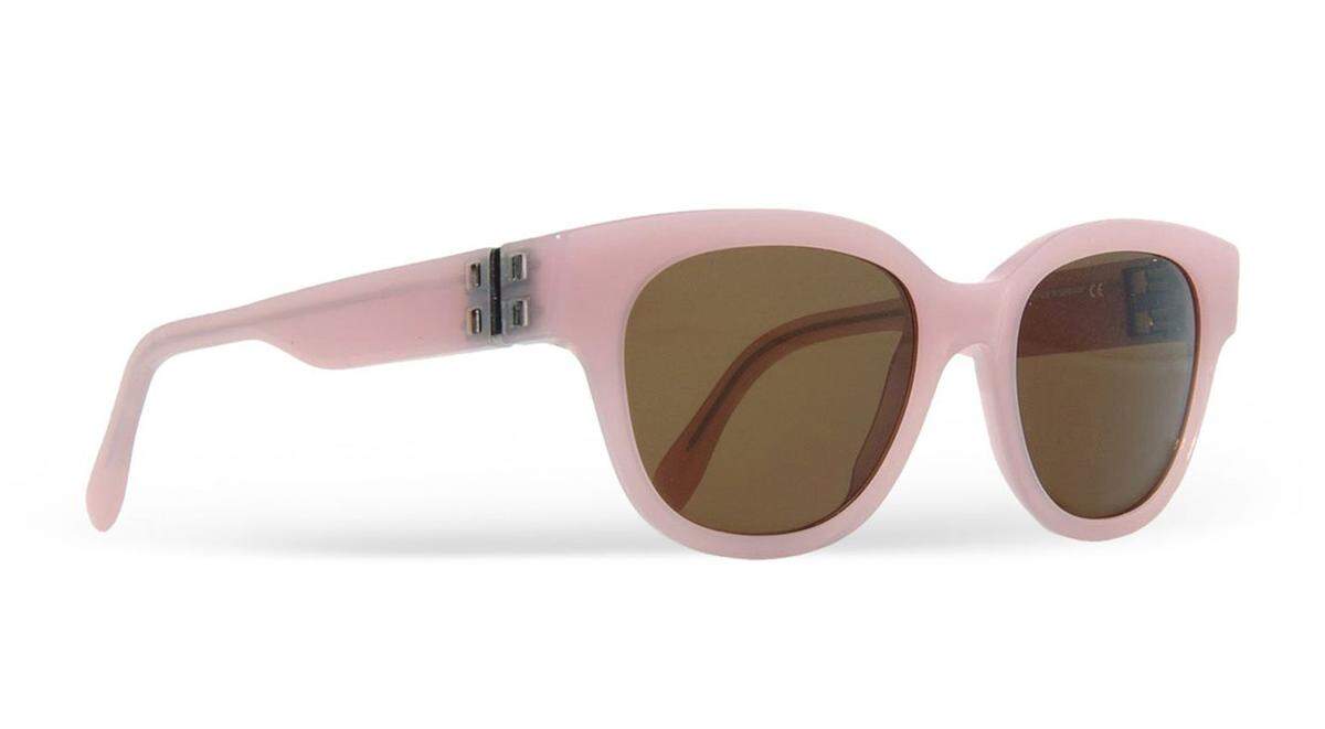 Nicht nur in der Mode wird wieder verstärkt auf zarte Rosétöne gesetzt. Sonnenbrille von Mykita, 298 Euro.