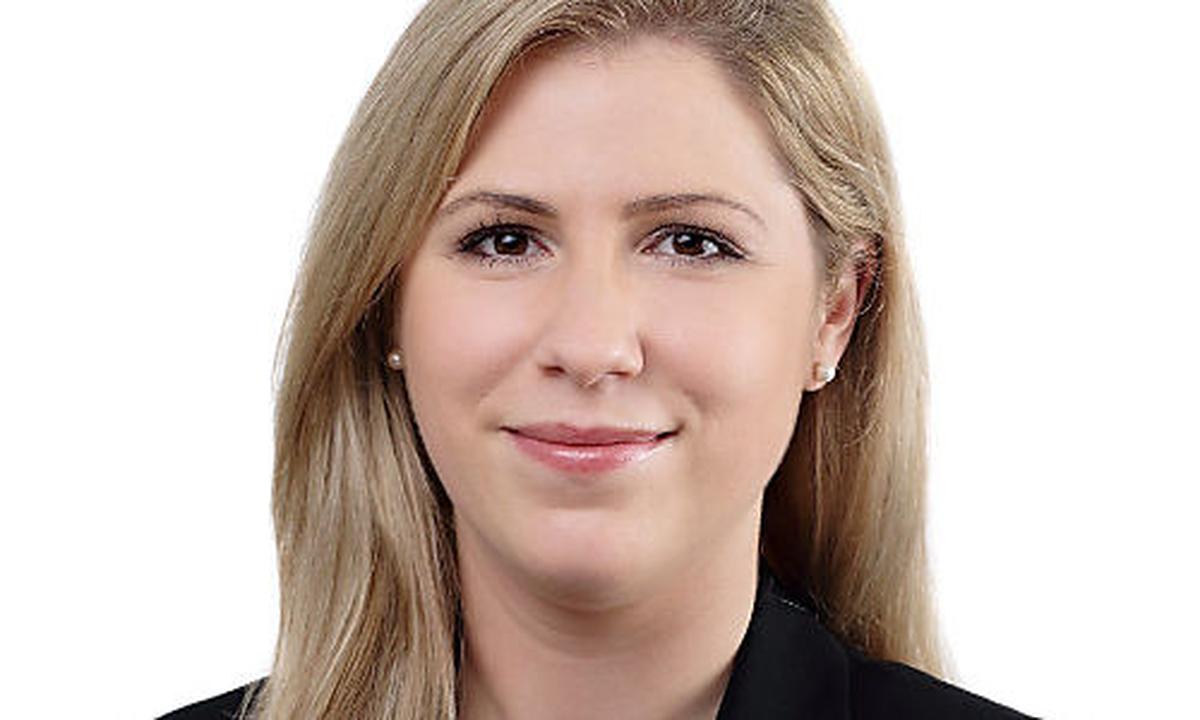 Die Anwaltskanzlei CMS Reich-Rohrwig Hainz erweitert ihre Partnerebene um fünf Anwälte: Neben Marlene Wimmer-Nistelberger (Foto, 33) steigen Sonja Otenhajmer (34), David Kohl (32), Lukas Peissl (32) und Kai Ruckelshausen (35) zu Partnern auf, während Ioanna Ovadias (35) die Kanzlei als Counsel verstärkt.