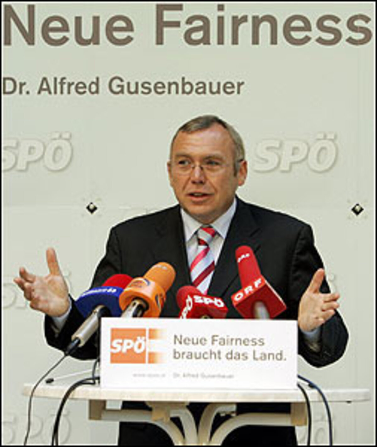 "Das ist der bisher größte Versuch einer Wahlmanipulation in der österreichischen Geschichte."   SP-Parteichef Alfred Gusenbauer zu Behauptungen der ÖVP im Zusammenhang mit der Causa Bawag/ÖGB und angeblicher Parteienfinanzierung.