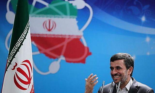 Archivbild: Mahmoud Ahmadinejad, der Präsident des Iran beim nationalen Nukleartag Anfang April