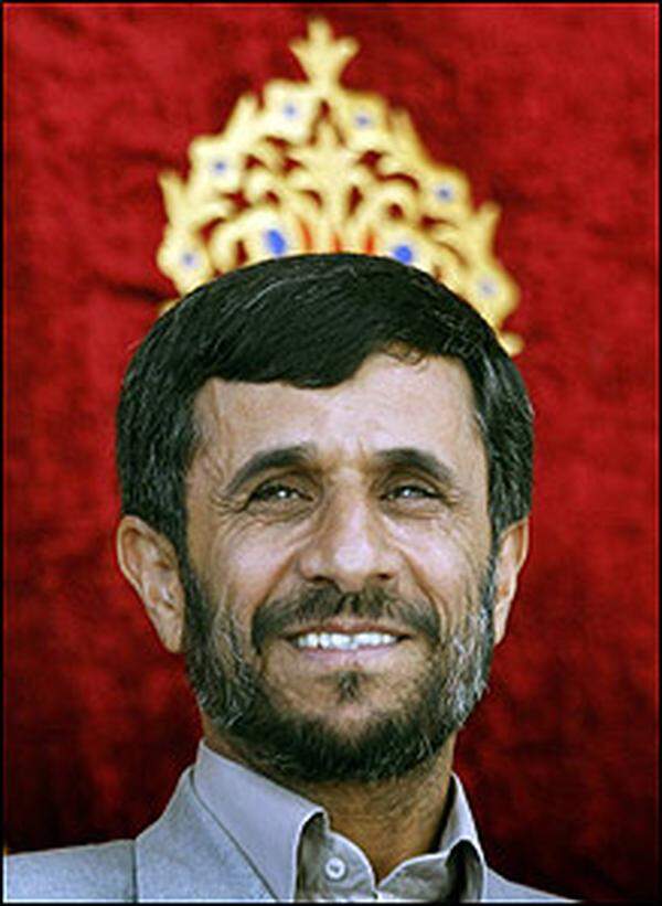 Der Chef der iranischen Atombehörde gibt bekannt, dass das Land auf Anweisung des Präsidenten Mahmoud Ahmadinejad "so Gott will" noch in diesem Jahr mit dem Bau zweier weiterer Anreicherungsanlagen beginnen will.