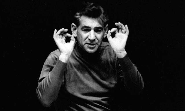 Auch für seine exaltierte Körpersprache bekannt: Leonard Bernstein (25. 8. 1918–14. 10. 1990).