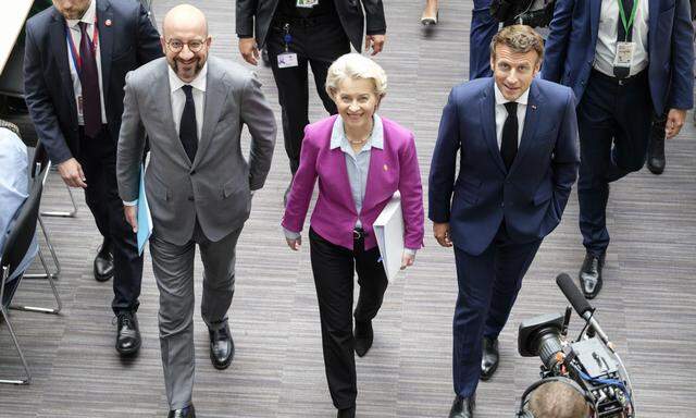 Charles Michel, Ursula von der Leyen und Emmanuel Macron beim EU-Gipfel in Brüssel. 