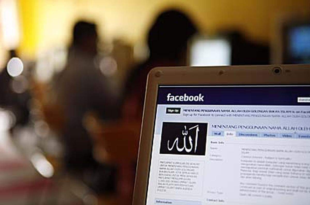 Selbst in der Internet-Community Facebook formierte sich eine Gruppe, die Nicht-Muslimen die Verwendung des Wortes Allah verbieten will.
