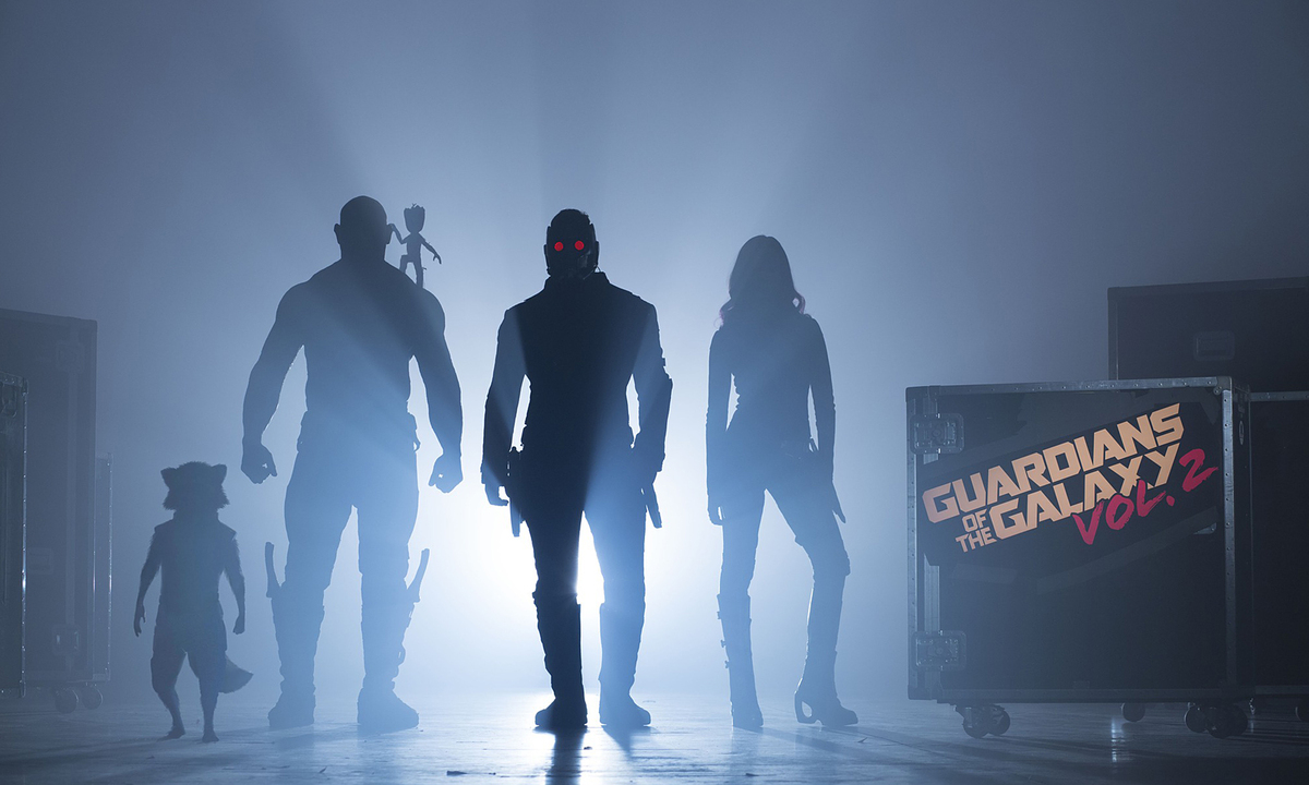 Filmstart: 27. April 2017  Die sehnlich erwartete Fortsetzung des gelungenen und extrem einspielsstarken Comicfilms "Guardians of the Galaxy" ist da. Beim Cast - Chris Pratt, Vin Diesel, Dave Bautista, Zoe Saldana, Bradley Cooper - und Regisseur - James Gunn - setzt man auf Kontinuität. Wie heißt es? Never change a winning team! Der Trailer verspricht wieder Action und Humor.