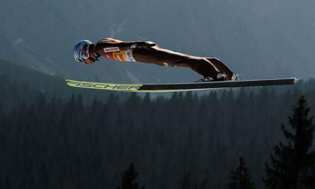 SKI-JUMP-WORLD-MAN